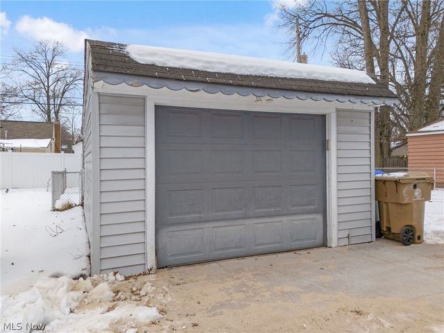 1912 Hanover Street, Cuyahoga Falls, OH 44221