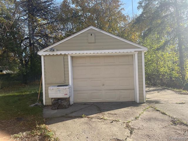 18240 Codding Street, Detroit, MI 48219