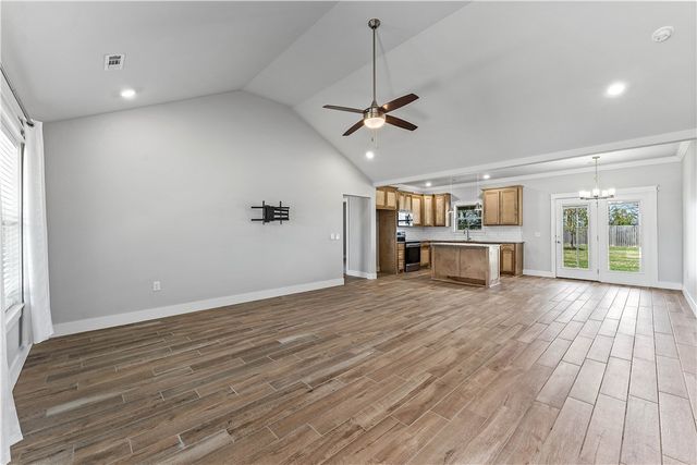 1052 Hickory Meadows Avenue, Tontitown, AR 72762