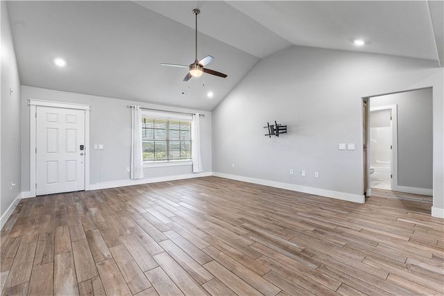 1052 Hickory Meadows Avenue, Tontitown, AR 72762