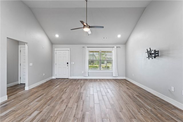 1052 Hickory Meadows Avenue, Tontitown, AR 72762