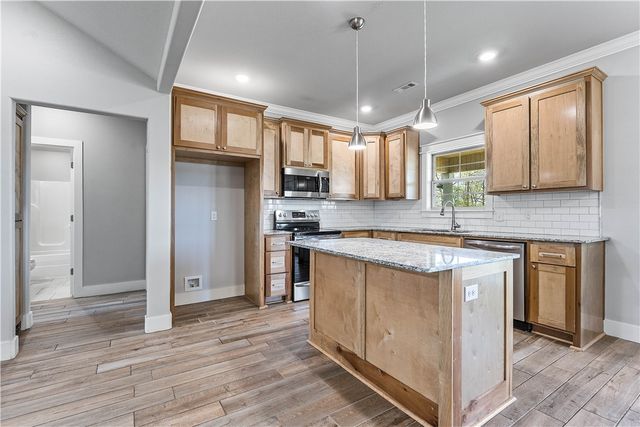 1052 Hickory Meadows Avenue, Tontitown, AR 72762
