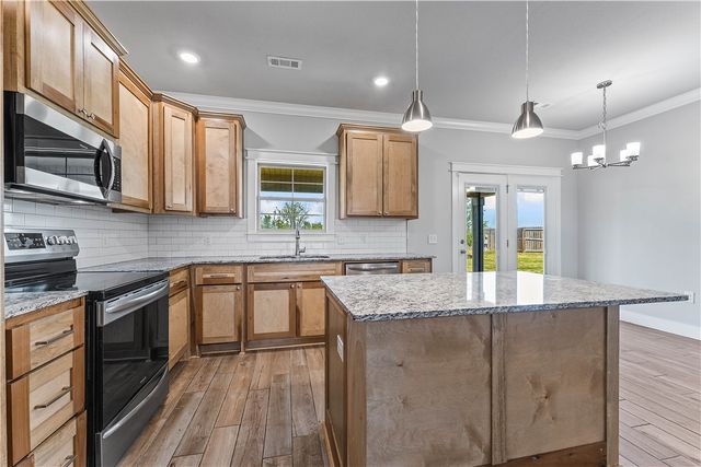 1052 Hickory Meadows Avenue, Tontitown, AR 72762