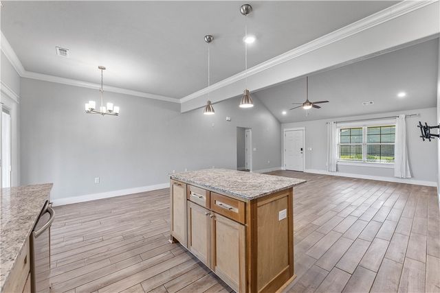 1052 Hickory Meadows Avenue, Tontitown, AR 72762