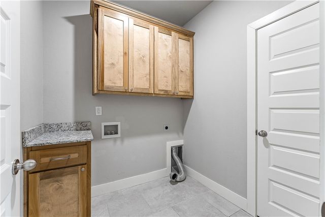 1052 Hickory Meadows Avenue, Tontitown, AR 72762