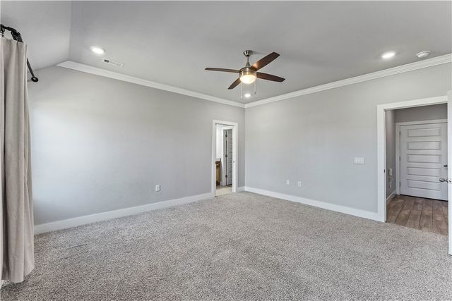 1052 Hickory Meadows Avenue, Tontitown, AR 72762