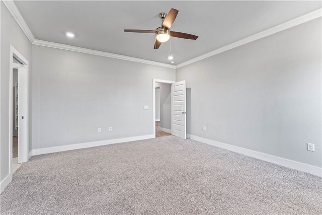 1052 Hickory Meadows Avenue, Tontitown, AR 72762