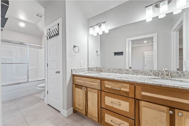 1052 Hickory Meadows Avenue, Tontitown, AR 72762