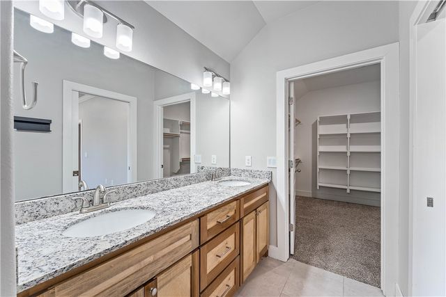 1052 Hickory Meadows Avenue, Tontitown, AR 72762