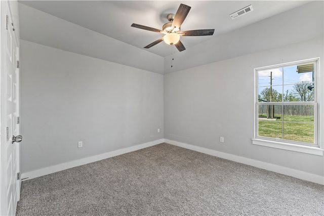 1052 Hickory Meadows Avenue, Tontitown, AR 72762