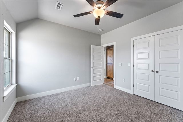 1052 Hickory Meadows Avenue, Tontitown, AR 72762
