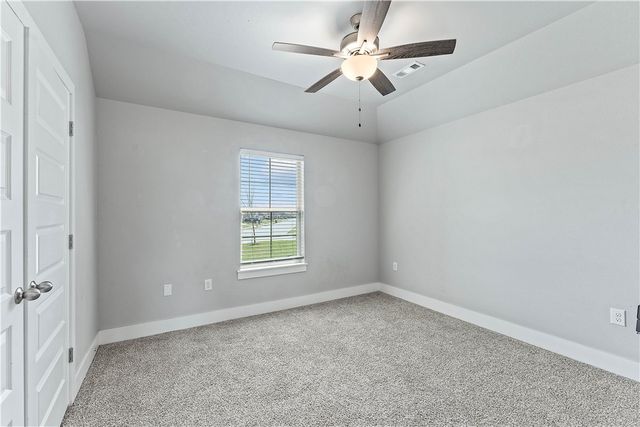 1052 Hickory Meadows Avenue, Tontitown, AR 72762