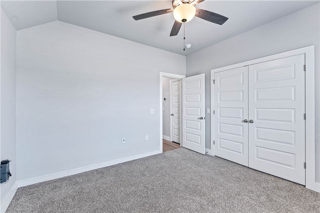 1052 Hickory Meadows Avenue, Tontitown, AR 72762