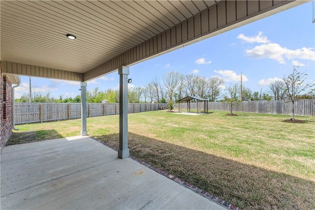 1052 Hickory Meadows Avenue, Tontitown, AR 72762