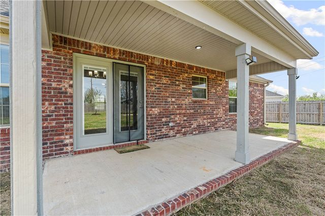 1052 Hickory Meadows Avenue, Tontitown, AR 72762