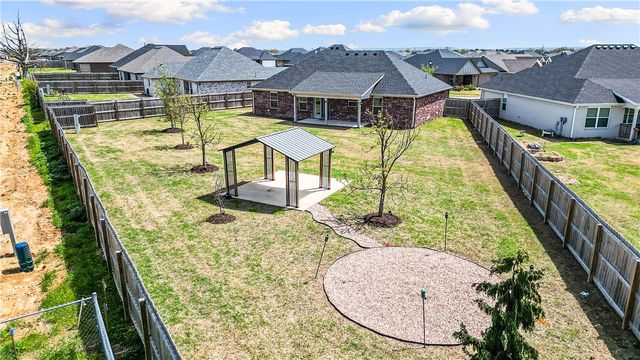 1052 Hickory Meadows Avenue, Tontitown, AR 72762