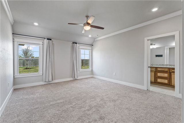 1052 Hickory Meadows Avenue, Tontitown, AR 72762