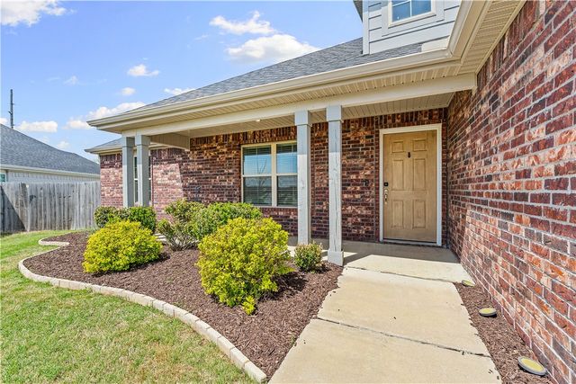 1052 Hickory Meadows Avenue, Tontitown, AR 72762
