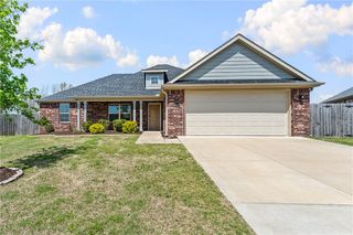 1052 Hickory Meadows Avenue, Tontitown, AR 72762