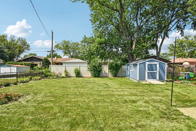 404 Virginia Place, Wheeling, IL 60090