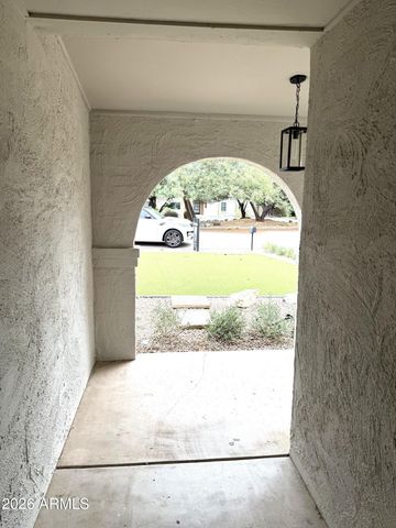 5924 E NORTH Lane, Paradise Valley, AZ 85253