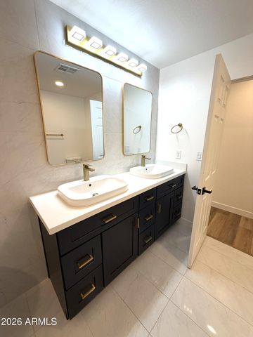 5924 E NORTH Lane, Paradise Valley, AZ 85253