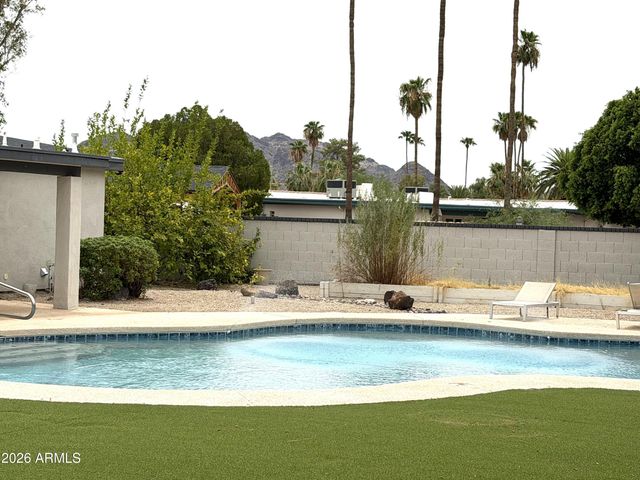 5924 E NORTH Lane, Paradise Valley, AZ 85253