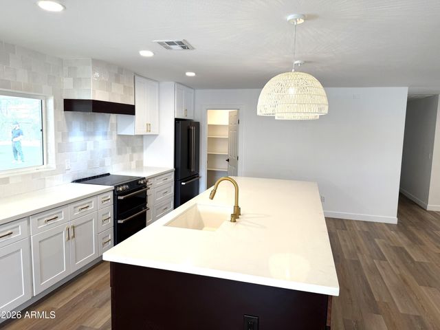 5924 E NORTH Lane, Paradise Valley, AZ 85253