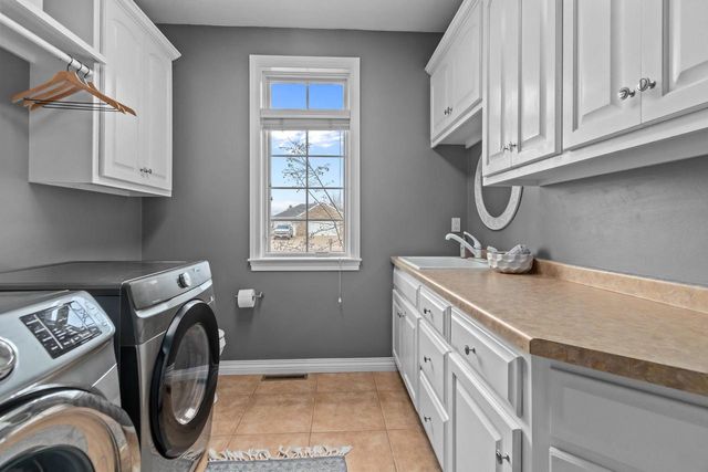 2304 HAYSACHER COURT, Kaukauna, WI 54130