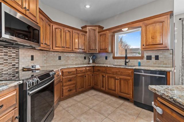 2304 HAYSACHER COURT, Kaukauna, WI 54130
