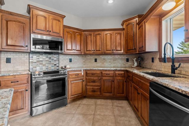 2304 HAYSACHER COURT, Kaukauna, WI 54130