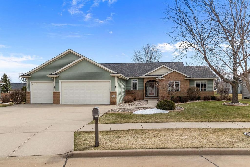 2304 HAYSACHER COURT, Kaukauna, WI 54130