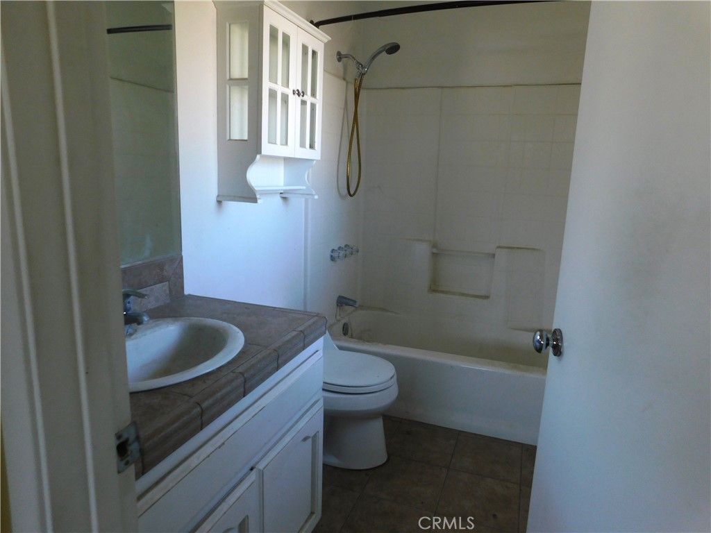 Image 10 of property listing at 23441 Lakeview, Tehachapi, CA 93561