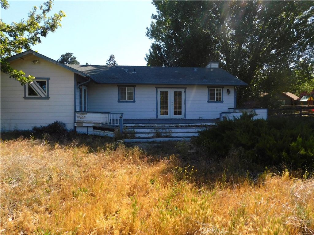 Image 15 of property listing at 23441 Lakeview, Tehachapi, CA 93561