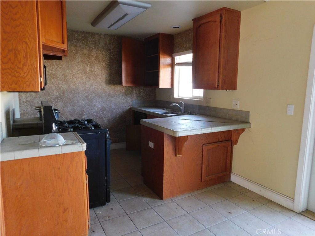 Image 5 of property listing at 23441 Lakeview, Tehachapi, CA 93561