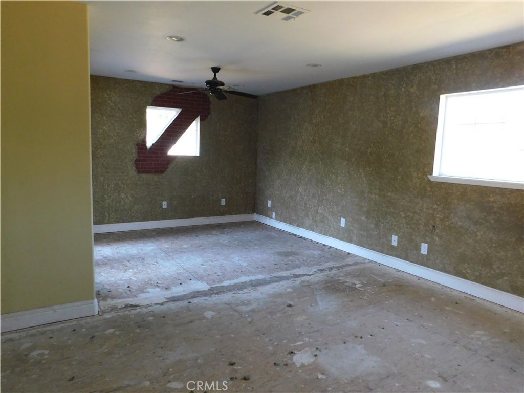 Image 9 of property listing at 23441 Lakeview, Tehachapi, CA 93561