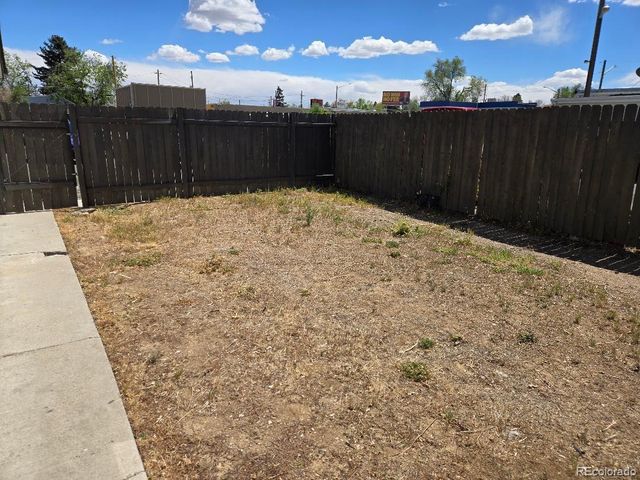 1525 Roslyn Street, Denver, CO 80220