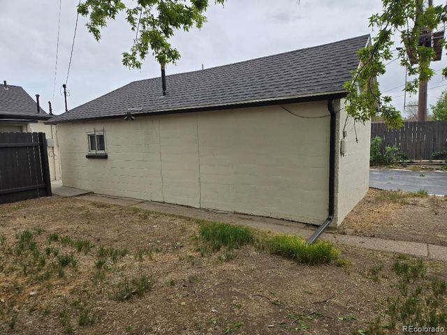 1525 Roslyn Street, Denver, CO 80220