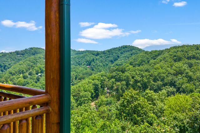 1440 Eagle Cloud Way, Sevierville, TN 37862