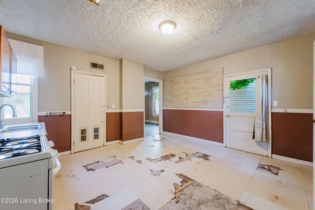 2012 Bank St, Louisville, KY 40203
