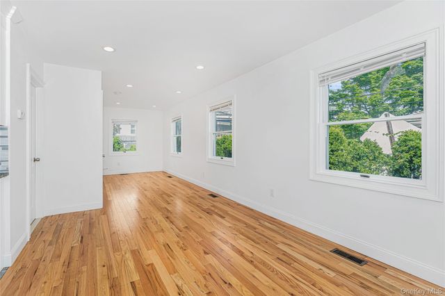 174 Ashford Avenue B, Dobbs Ferry, NY 10522