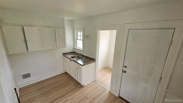 345 W Nevada Street, Highland Park, MI 48203