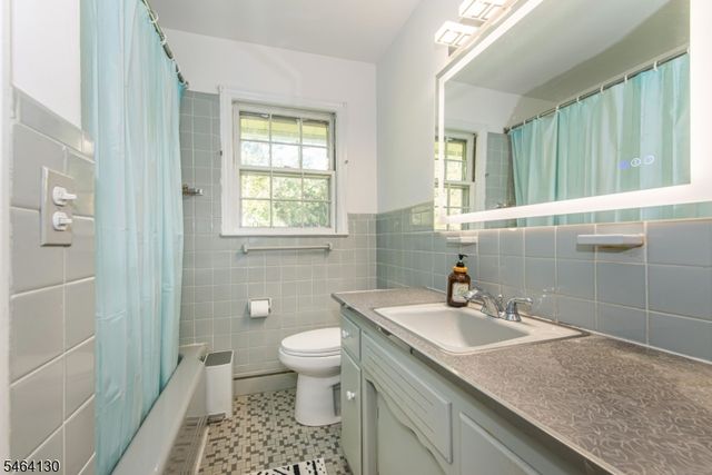 25 Sunset Ter, Wayne Twp., NJ 07470