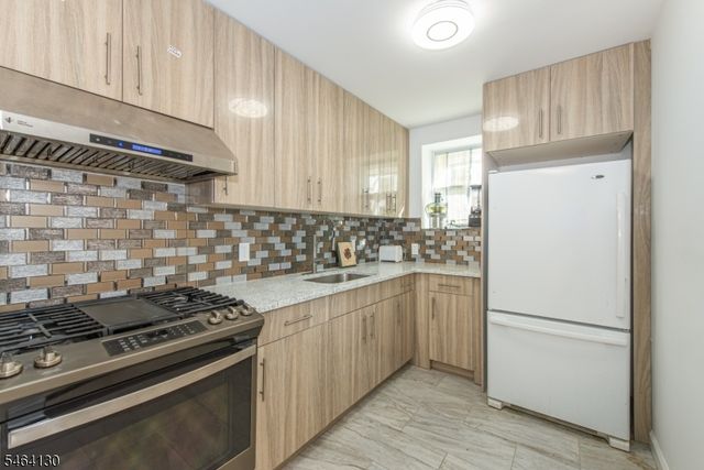 25 Sunset Ter, Wayne Twp., NJ 07470