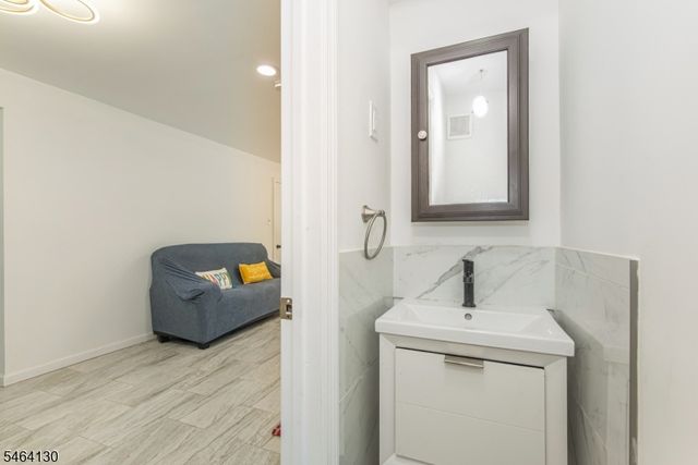 25 Sunset Ter, Wayne Twp., NJ 07470