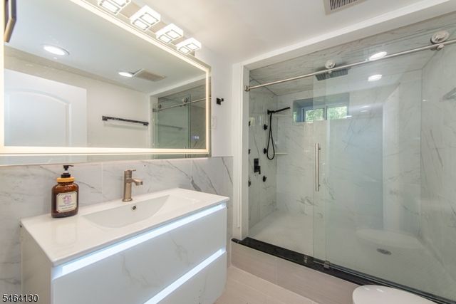 25 Sunset Ter, Wayne Twp., NJ 07470
