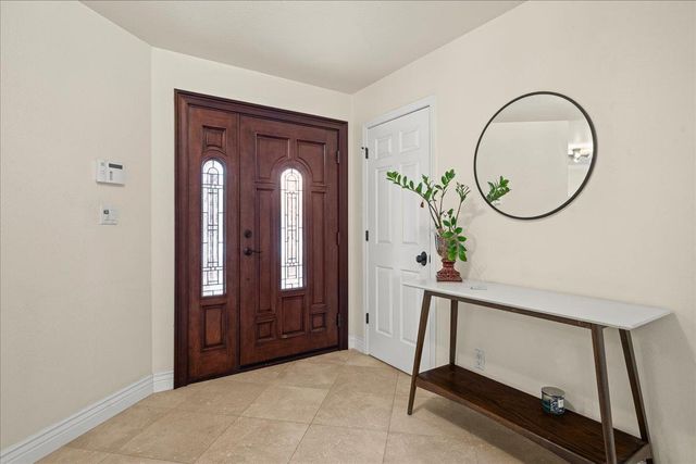 10 Capay Ct, Sacramento, CA 95831