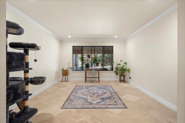 10 Capay Ct, Sacramento, CA 95831