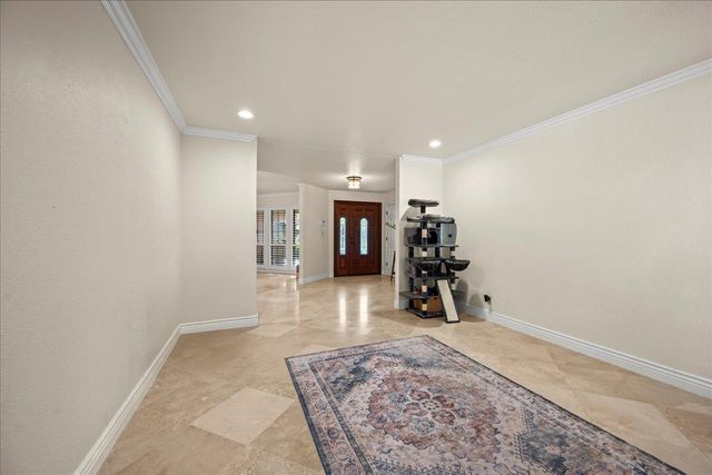 10 Capay Ct, Sacramento, CA 95831