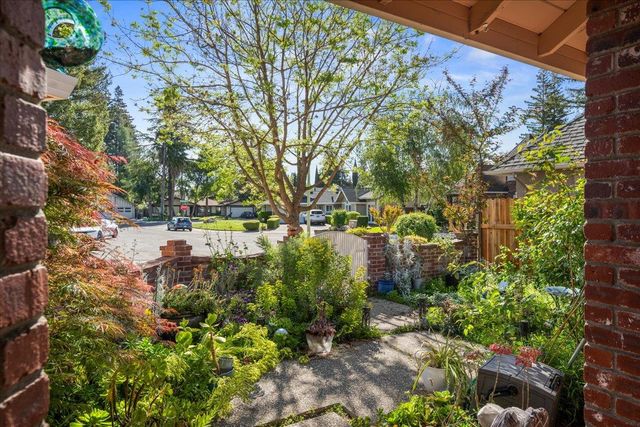 10 Capay Ct, Sacramento, CA 95831